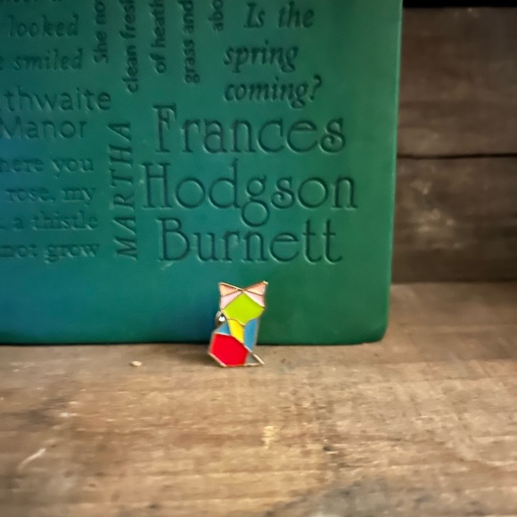 NWT Colorful geometric origami cat lapel pin. - Picture 1 of 2